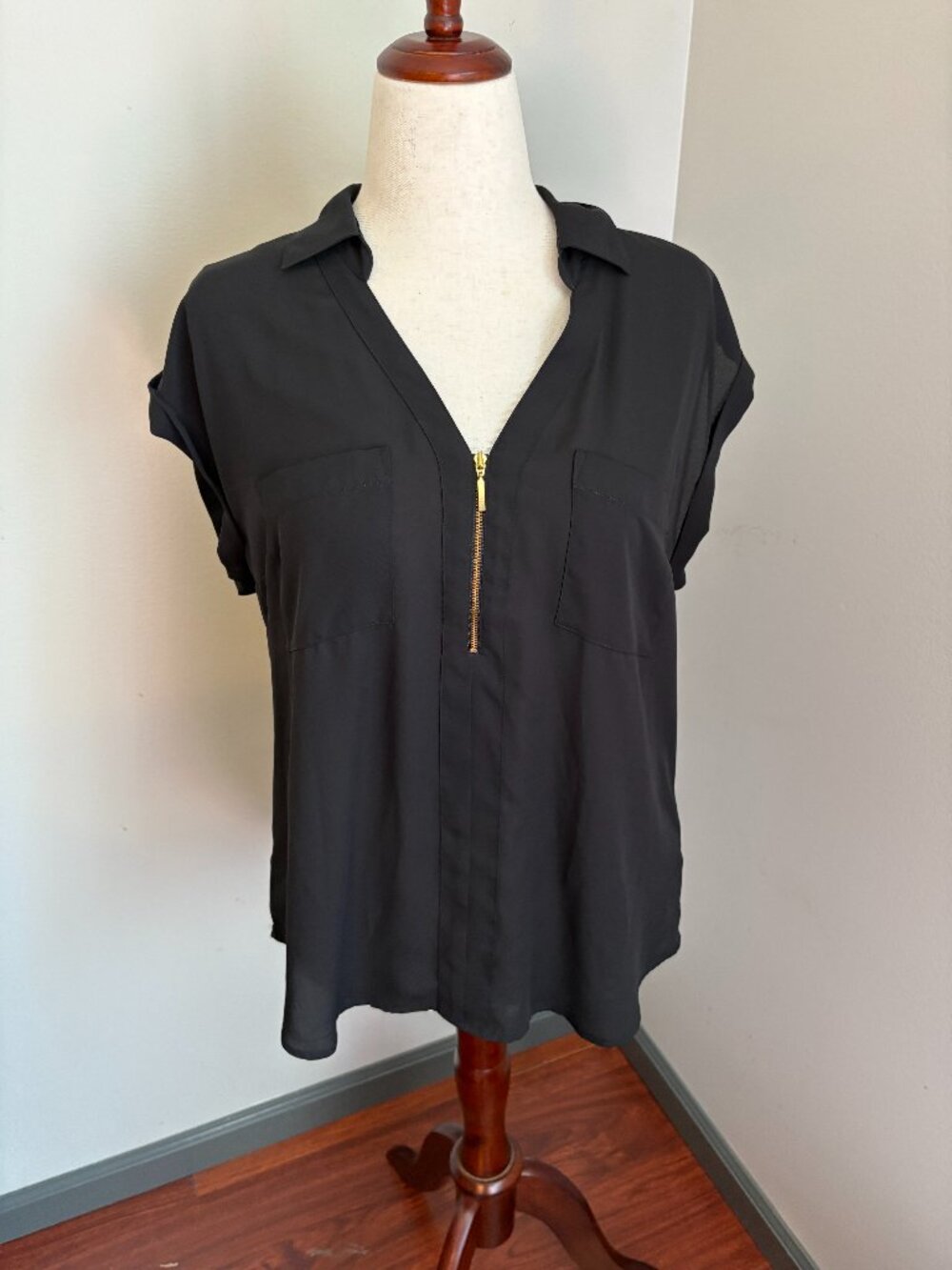 Express Black Zip Front Short Sleeve Portofino Blouse Size Large